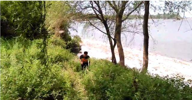 中国版贝尔带你去冒险!主播荒岛上绝地求生险