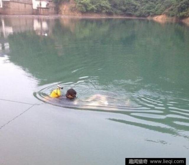 年轻女孩溺水身亡图片