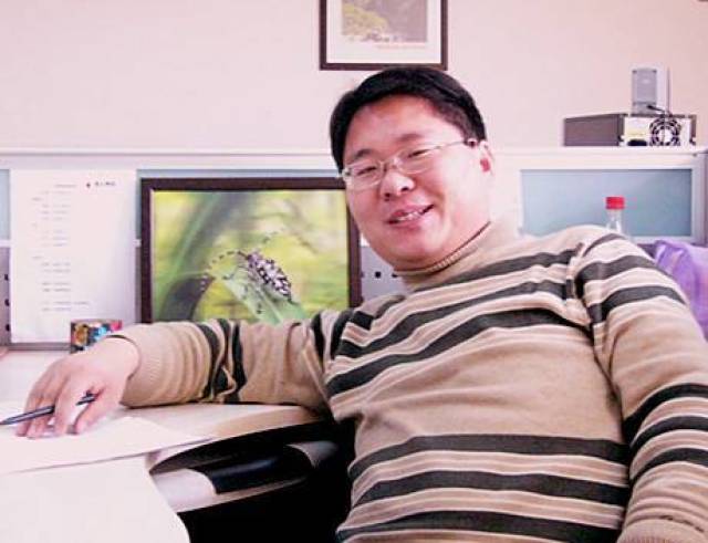 一万个中国第一狗仔卓伟都比不上这么一个好记者