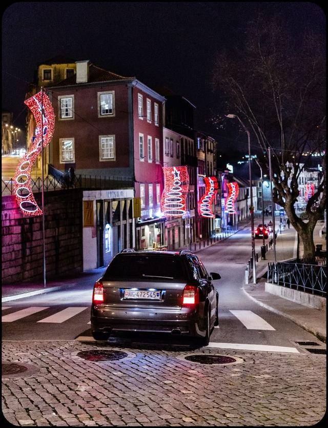 所谓旅行, 就是从自己呆腻味的城市, 来到别人呆