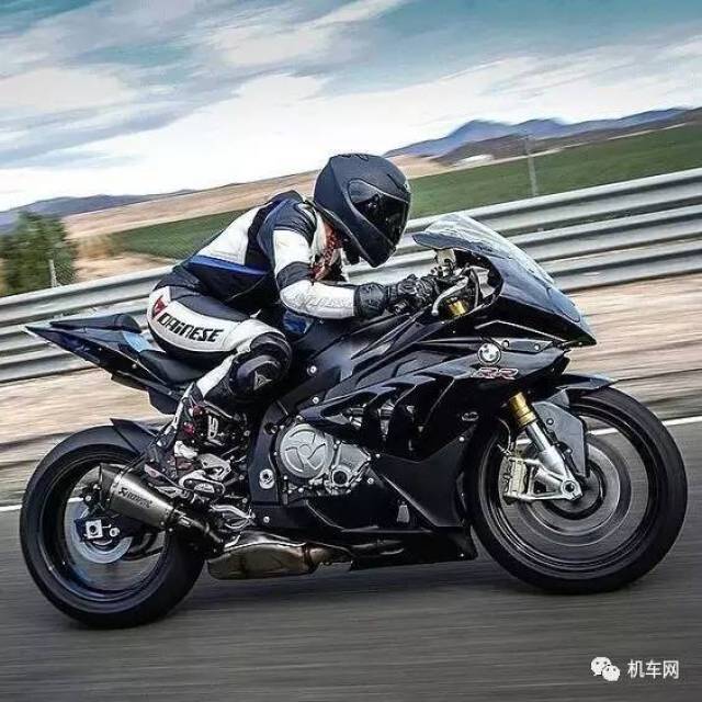 z式上身较直立,两腿自然放松,大多数摩托车都是这样的骑行姿势,可以说