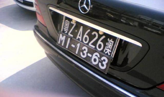 世界各地车牌眼花缭乱,与印度开挂风格大不同!