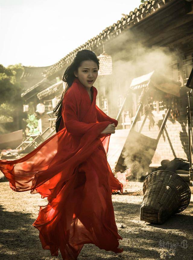 小戏骨版《三国》,吕布猛貂蝉俏,可这汉献帝和张飞是什么鬼?