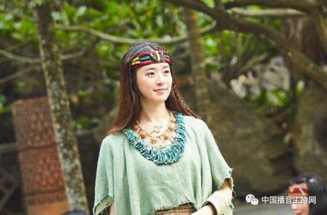 抢镜头还说吴昕高龄!代班谢娜主持快本的刘烨