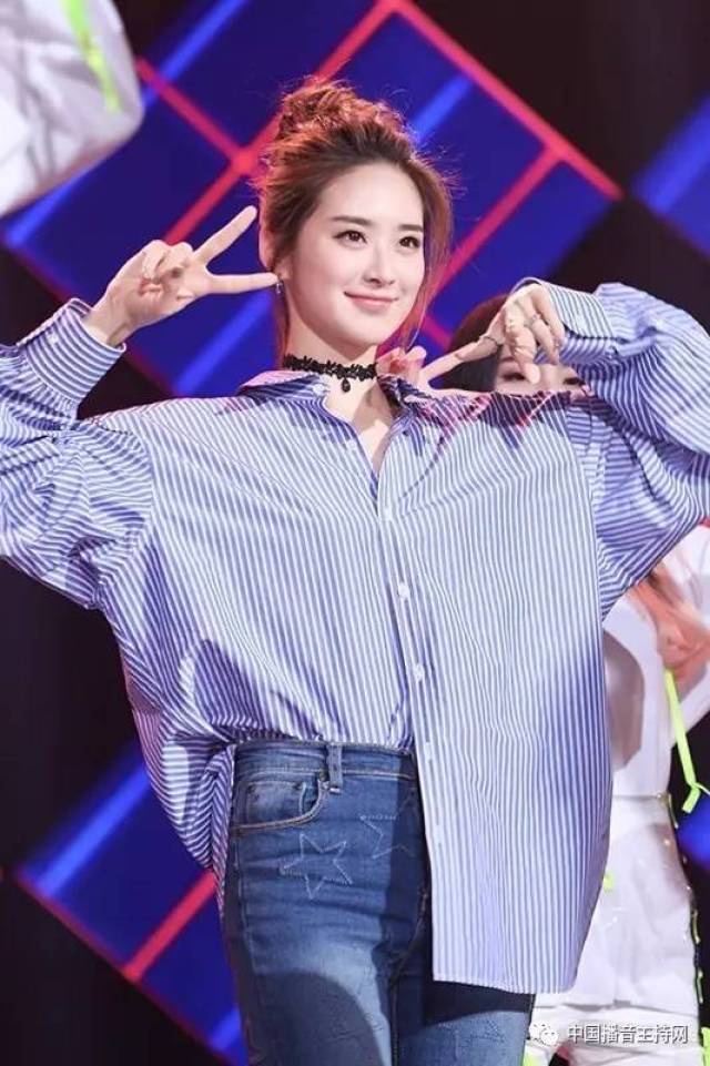 抢镜头还说吴昕高龄!代班谢娜主持快本的刘烨