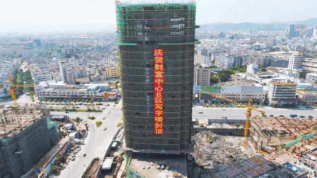 潮州财富中心传来喜讯 双塔建筑b区写字楼成功封顶