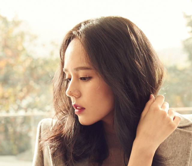 图片cr:微博@韩佳人chn后援团 但就是巨好看,刚刚好把她又尖又挺的