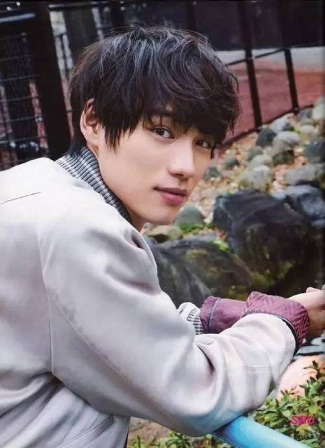 福士苍汰 为缓解压力一个人去卡拉ok…… 《即便是爱》的主演的镜头外