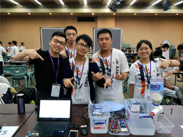 纸上得来终觉浅 绝知此事要躬行 ——我校学子在