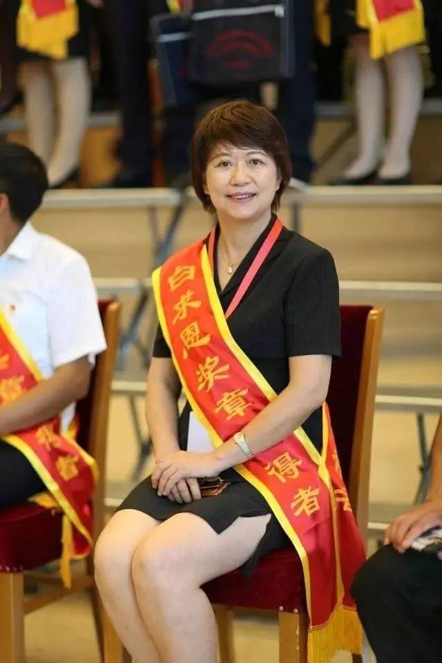 中山大学附属第一医院詹红教授荣获全国卫生计生系统"白求恩奖章"