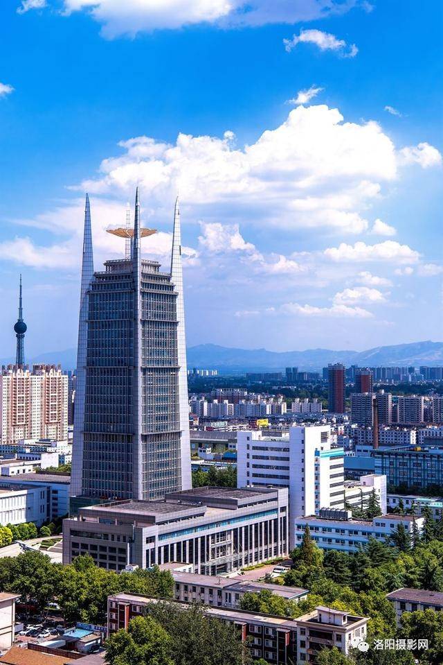 秋高气爽,蓝天白云,醉美洛阳城市风光