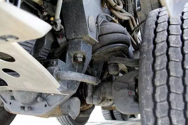 8x8驱动,中央管式车架,太脱拉最新款自卸车性能更强大