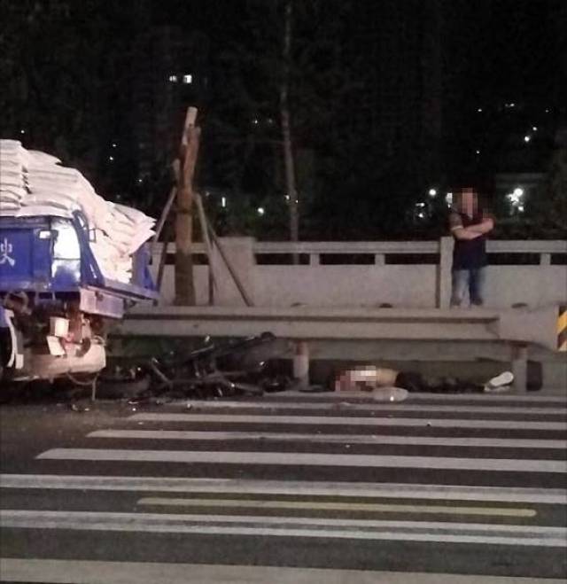 凌晨丽水这里发生车祸一年轻男子当场死亡