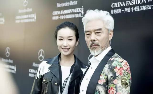 但现实生活中的人设 他可以说 潮 当然了,作为一个潮叔 张双利也并非