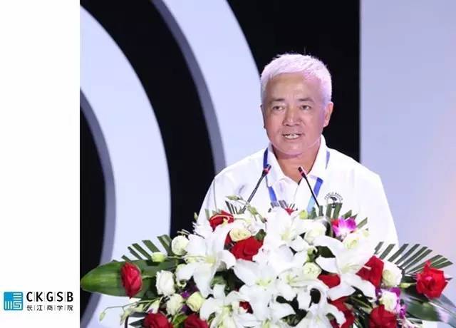 同学代表谢鲍剑致辞