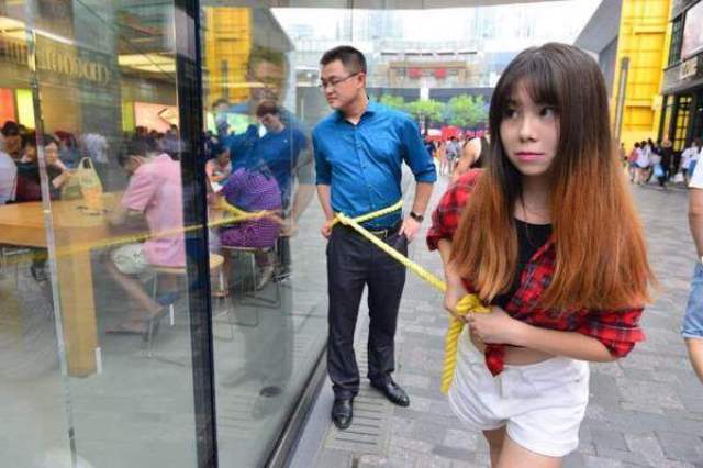 太过紧密令人窒息,纠缠深了彼此难受,距离远了缺乏安全感