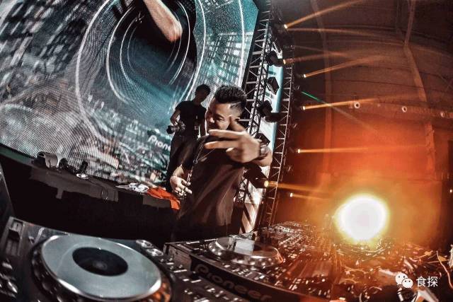 擅长的风格从future bounce,bigroom 到trap,brostep,bass house