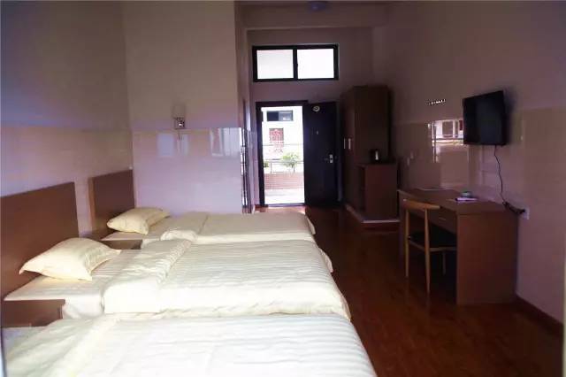 配套设施建设,目前景区内有专门接待中小学生住宿的学生公寓房间单间