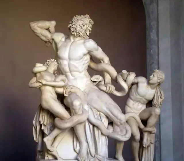 与医药之神,为奥林匹斯十二主神之一,是众神之王宙斯与黑袍女神勒托之