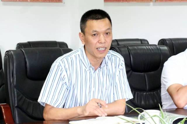 8月22日上午,苍南县重大能源项目建设管理办公室主任吴招鹏率县重大