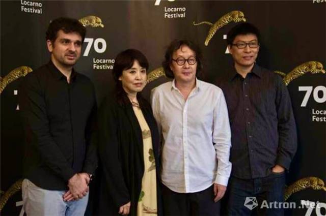 主创人员合影 从左至右依次为:matthieu laclau,翟永明,徐冰,张文超