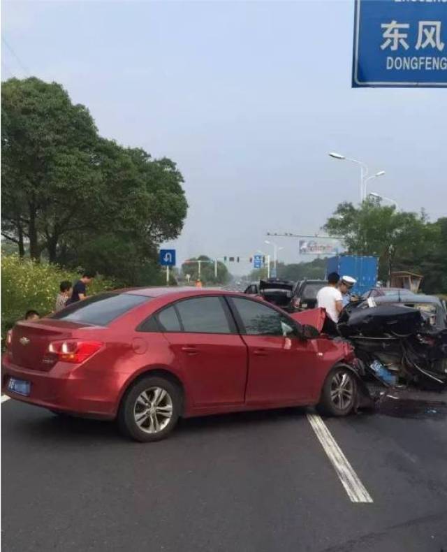 4車連環追尾!江陰芙蓉大道驚魂一幕