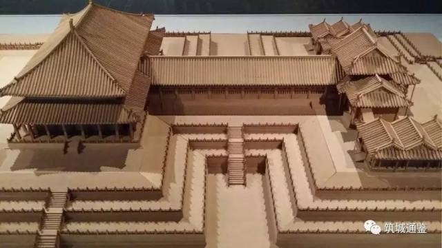 元大都呈工字型布局的宫殿模型