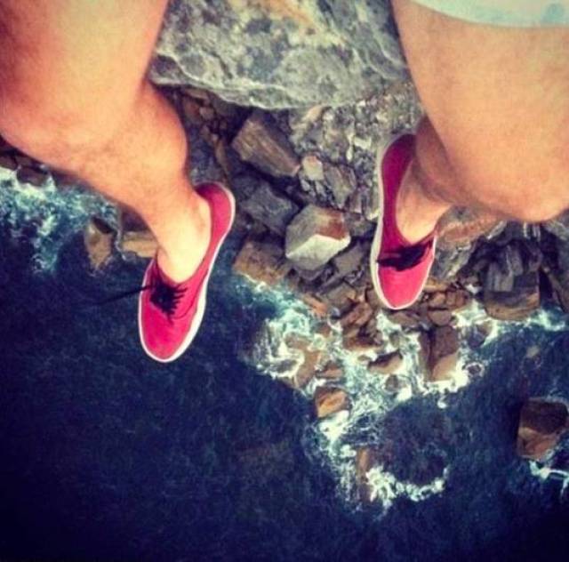 吓死了!游客蹦极坠落悬崖!看完还敢玩吗?