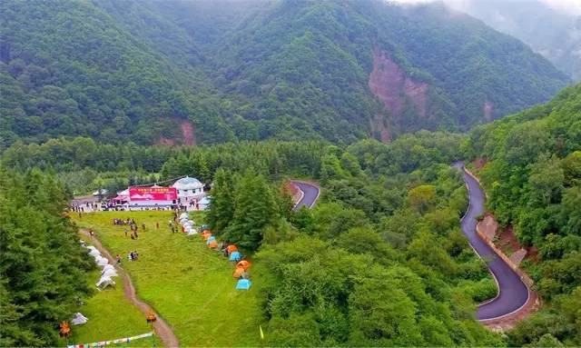 烟雾缭绕,如诗如画:全市二百余人相约凉殿峡