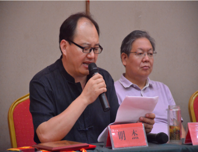 《文学与艺术》《世纪诗典》《中外华语作家》《世界诗人》四大微刊