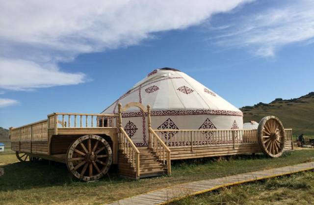 哈萨克人的毡房