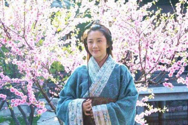 电视扮相很重要,胡歌曾因扮相丑而不红,郑爽上