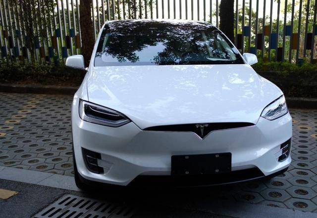 特斯拉model x 90d提车作业,车主:瞬间感觉后悔