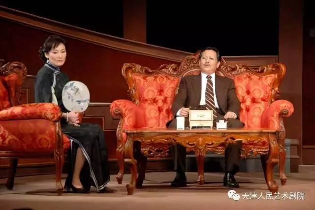 他熟悉天津人艺的一批老艺术家:赵路,方沉,沙惟,赵大民,马超,颜美怡