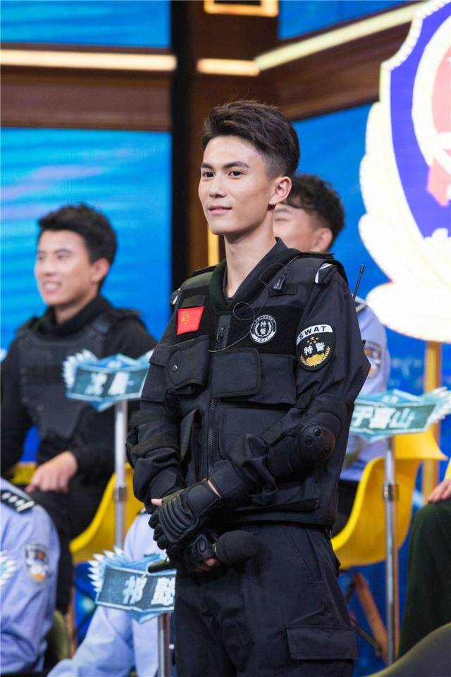 请锁定本周五晚十点播出的《天天向上》"行业精英"第一期