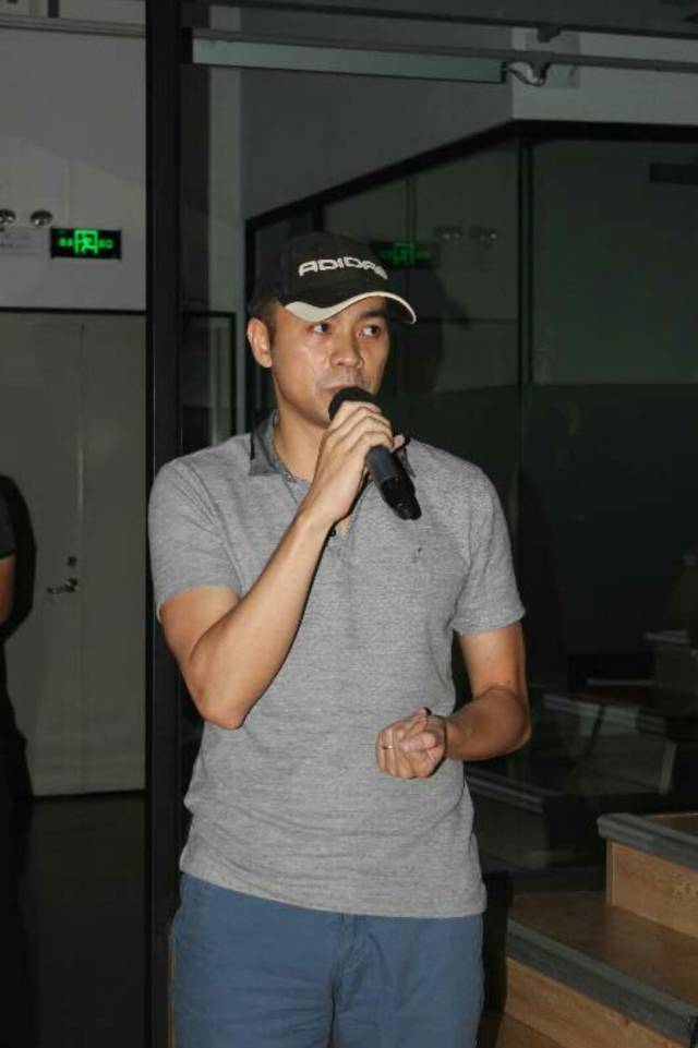 华语原创歌手刘晓龙走进33小镇 音乐分享会现场爆棚