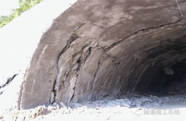 隧道洞口塌方