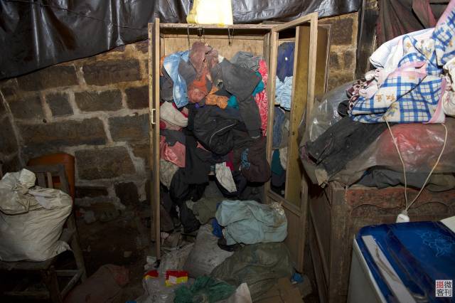 曹红信的儿子曹智豪今年快5岁了,因为家里穷,从小就营养不良,也上不起