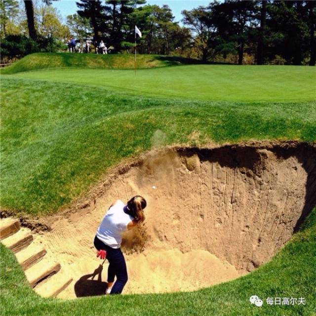 谋杀石高尔夫俱乐部位于密苏里州的布兰森镇,名字来源于球场的附近在