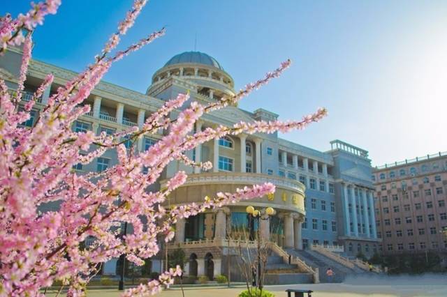 山西財經大學 山西財經大學建校65年 共有塢城,迎澤和平陽三校區 太原