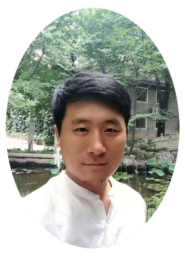 艺术家李钊用精湛的笔墨将人物描绘得生动形象出神入化