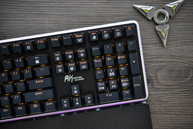 超炫rgb灯效 rk919阿尔法游戏机械键盘图赏