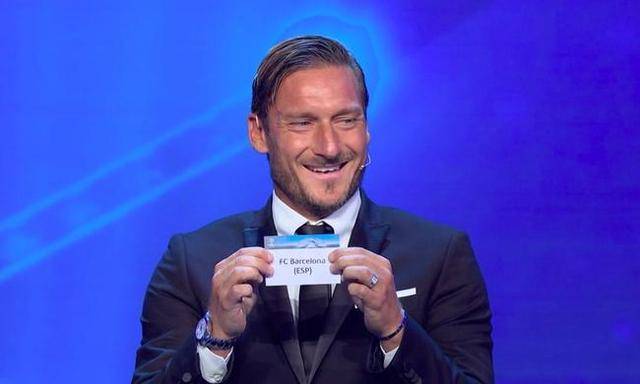 大仇已报:托蒂欧冠抽签,把巴萨给了尤文,当场笑出声