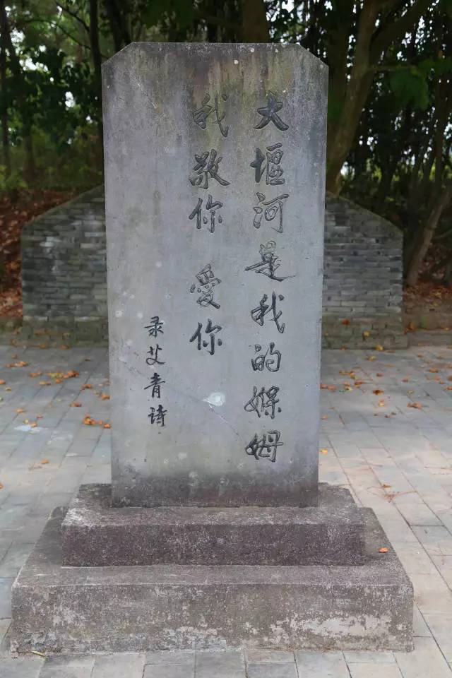 大堰河就居住在艾青家附近,现故居还保留着.