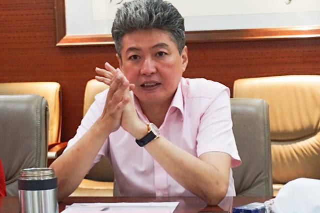 三聚环保董事长刘雷,副总裁付兴国陪同肇东市市长李延春一行参观了