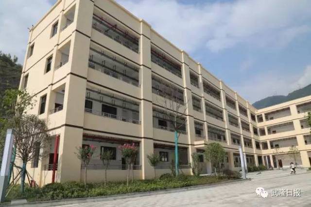 為送萌娃讀幼兒園,小學,家長扎堆擠進高標配實驗小學鳳溪校區!