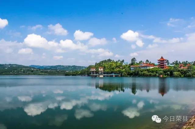 荣县风光公众号内回复"全景"可查看荣县vr全景最新荣县新城区航拍是