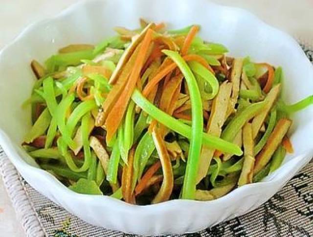 三, 莴笋炒香干
