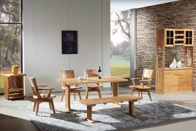 马尔默家具均使用水曲柳纯实木制作,其真材实料既满足人们对于亲近