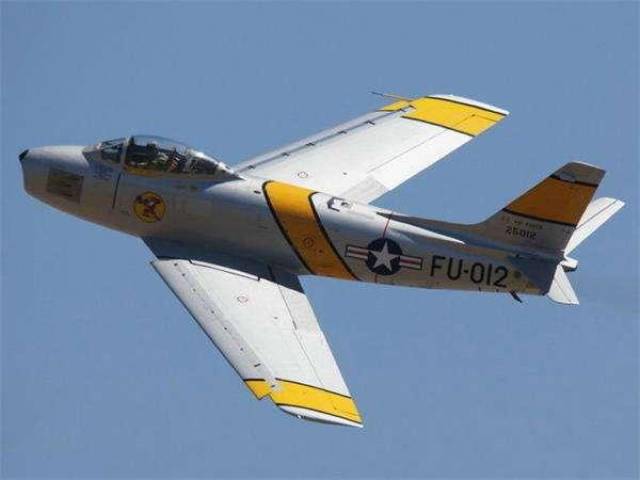 f80喷气式战斗机图片